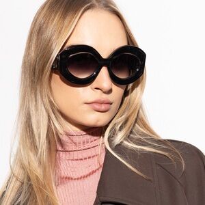 New! Valentino V SOUL II VLS 128A Chic Black Sunglasses, Authentic